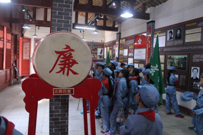 麻城:乘馬崗鎮列寧小學組織師生觀看廉政文化展