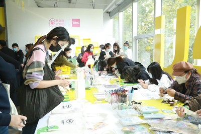 得力首家快閃店潮聚魔都TX淮海,代言人王源驚喜空降